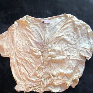 Cute cropped shirt, yellow and purple